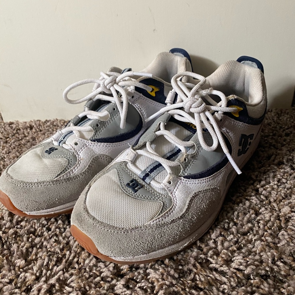 DC Shoes size 9